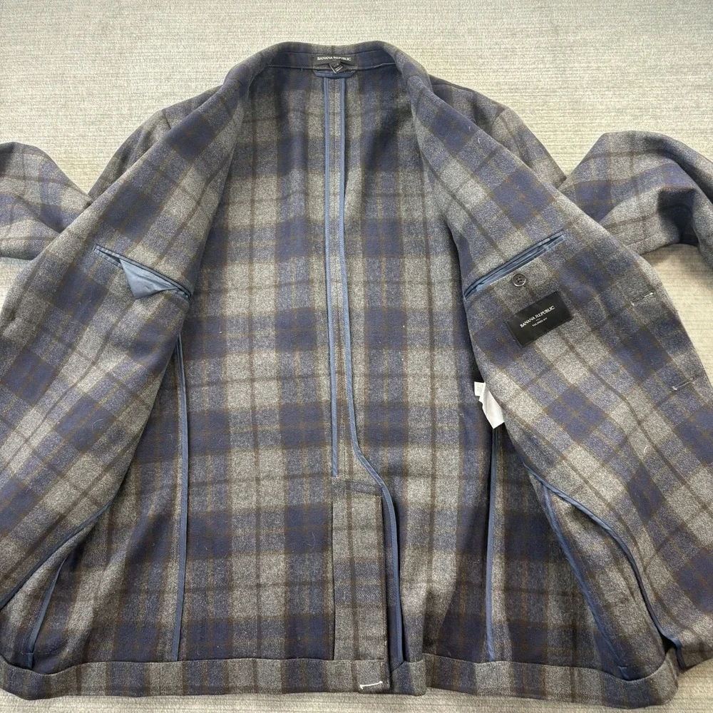 Banana Republic Tailored Fit Blazer Mens 46R Wool Blend Gray Plaid Unconstructed
